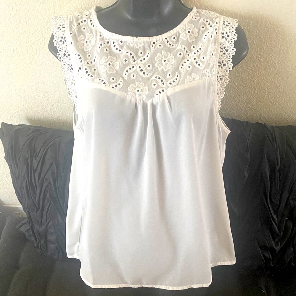 Eyelet White Monteau Los Angeles Blouse